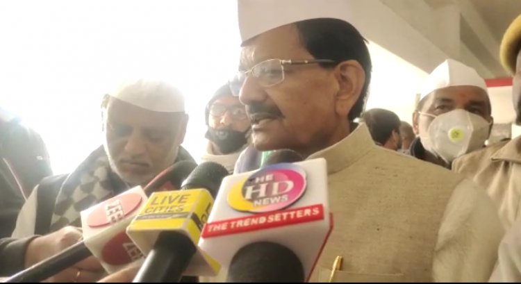 कांग्रेस प्रदेश अध्यक्ष मदन मोहन झा ने प्रदेश मुख्यालय सदाकत आश्रम मे झंडोतोलन किया