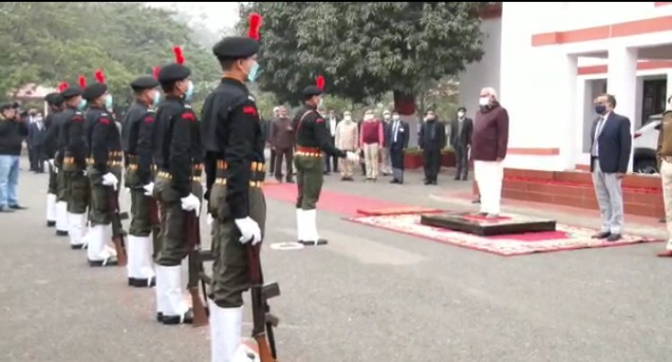 मुख्यमंत्री नीतीश कुमार ने अपने सरकारी आवास पर झंडोतोलन किया l