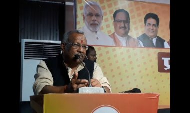 मंगलवार को  भाजपा के महिला मोर्चा की प्रदेश कार्यसमिति के आयोजन में  डिप्टी सीएम तरकीशोर प्रसाद शामिल हुए।