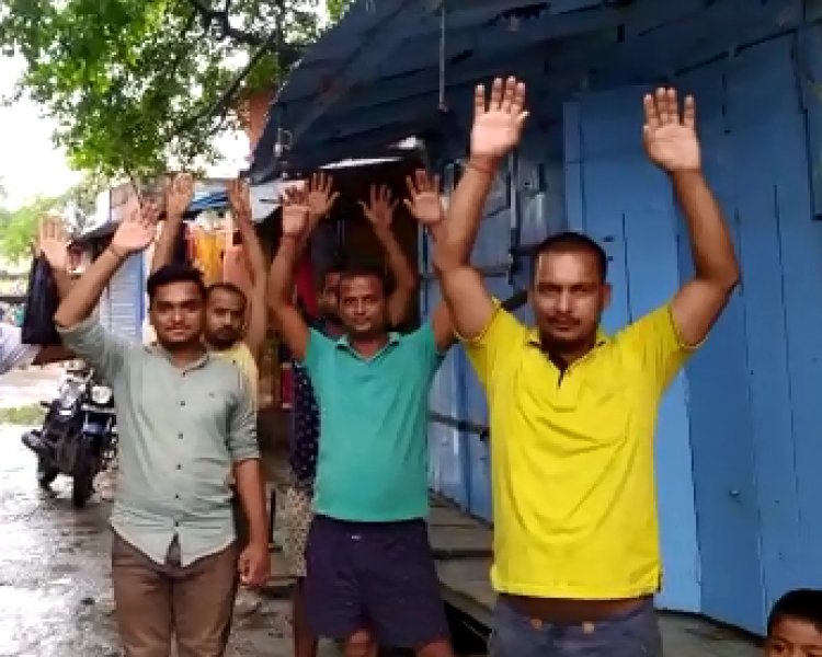 कोरोना काल मे व्यवसायियों के ऊपर दोहरी मार पड़ी है, आधा दर्जन दुकान में चोरी ।