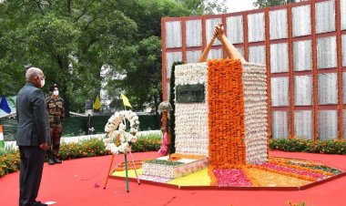 राष्ट्रपति राम नाथ कोविंद कारगिल विजय दिवस पर जम्मू और कश्मीर के बारामूला में पुष्पांजलि अर्पित की