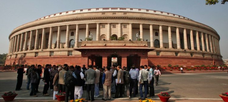 विपक्ष के रवैये को देखते हुए दोनों सदनों की कार्यवाही 2 बजे तक हुई स्थगित