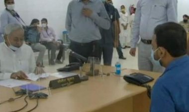 जनता दरबार में एक फरियादी की बात सुनकर मुख्यमंत्री को आया गुस्सा