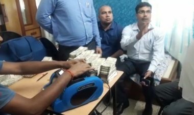 पुल निर्माण निगम अभियंता के घर छापेमारी में 60 लाख नगदी बरामद , डेढ़ करोड़ की संपत्ति का खुलासा