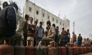 LPG सिलेंडर हो गया और महंगा, तेल कंपनियों ने 25 रुपए बढ़ाए दाम