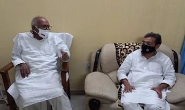 पटना: घर जाकर वशिष्ठ नारायण से मिले उपेंद्र कुशवाहा