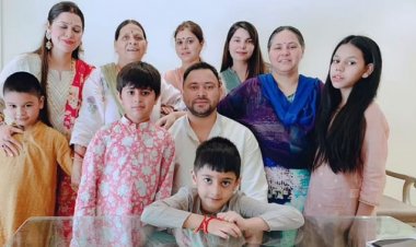 तेजस्वी यादव  ने राखी बंधवाने के बाद फोटो शेयर किया