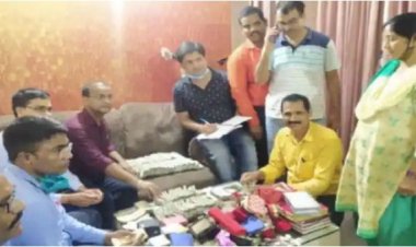 मुजफ्फरपुर के निलंबित DTO रजनीश लाल का बैंक लॉकर विजिलेंस ने खंगाला, 20 लाख के सोने-चांदी के जेवर मिले