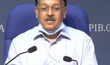 अभी भी हम कोरोना की दूसरी लहर के बीच, त्योहारों में सतर्क रहने की जरूरतः स्वास्थ्य सचिव