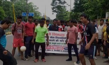 पटना युवा आवास से खिलाडियों ने रैली निकाली, राज्य सरकार को कोसा