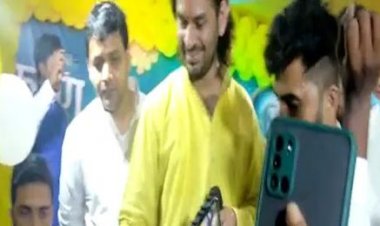 जन्माष्टमी:  तेजप्रताप यादव ने लालू को वीडियो कॉल पर दिखाई पूजा