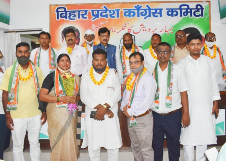 अखिल भारतीय पान महासंघ के राष्ट्रीय अध्यक्ष आईपी गुप्ता ने कांग्रेस पार्टी की सदस्यता ग्रहण की
