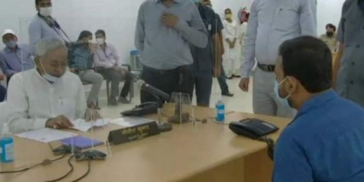 जनता दरबार में एक फरियादी की बात सुनकर मुख्यमंत्री को आया गुस्सा
