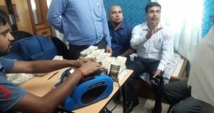 पुल निर्माण निगम अभियंता के घर छापेमारी में 60 लाख नगदी बरामद , डेढ़ करोड़ की संपत्ति का खुलासा