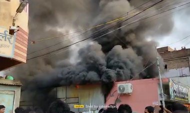 पटनासिटी:  गाड़ी के गैराज में लगी भीषण आग