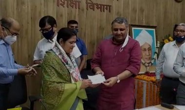 शिक्षक दिवस के अवसर पर शिक्षकों को सरकार ने किया सम्मानित