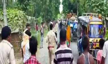 खगड़िया: सड़क जाम हटाने गई पुलिस पर भड़की भीड़, किया पथराव और दौड़ा कर भगाया