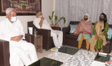 मुख्यमंत्री ने दिवंगत विधान पार्षद तनवीर अख्तर के शोक संतप्त परिजनों से मुलाकात कर उन्हें सांत्वना दी