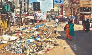 हड़ताल पर सफाईकर्मी, सड़कों और गलियों में कूड़े का लगा ढेर, संक्रामक बीमारियों का बढ़ा खतरा