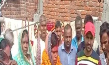 Bihar Panchayat Chunav: नामांकन के बाद विधवा भाभी की मांग में देवर ने भरा सिंदूर, प्रखंड कार्यालय के बाहर की शादी