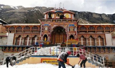 हाईकोर्ट ने चारधाम यात्रा से सशर्त हटाई रोक
