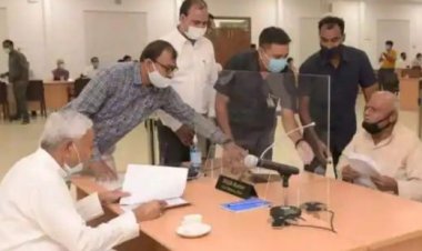 जनता दरबार: बुजुर्ग फरियादी ने जनता दरबार में रखी ऐसी मांग कि सीएम हंसी नही रोक पाए