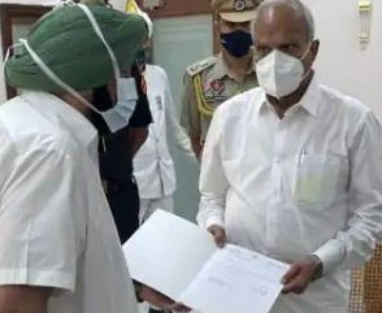 कांग्रेस से कलह के बाद  कैप्टन ने छोड़ा CM पद