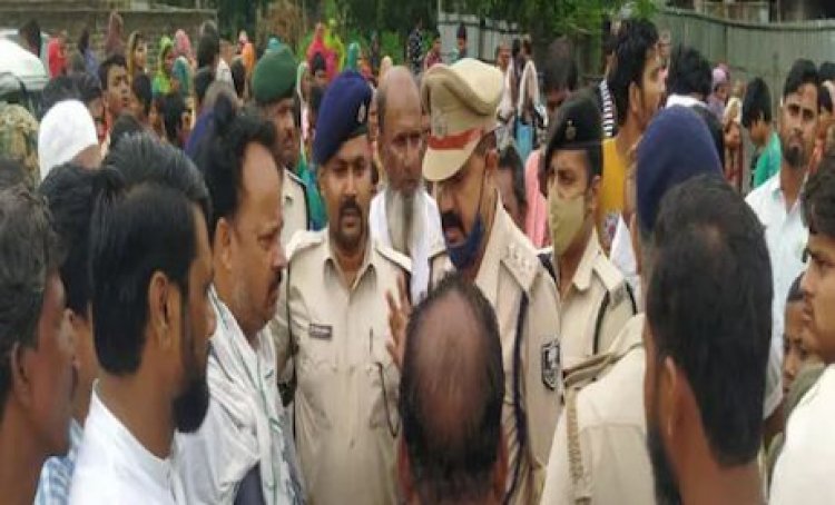 मोबाइल चोरी के आरोप में युवक को पकड़ने के बाद भीड़ ने पीट-पीटकर की हत्या