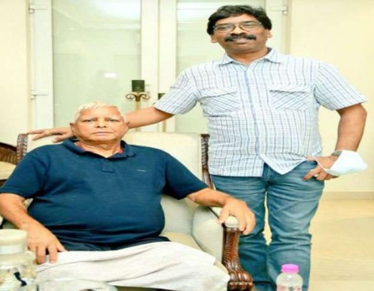 झारखंड के सीएम हेमंत मिले तो मुस्‍कुराए लालू, फिर कुछ देर बाद क्‍यों आए गुस्‍से में