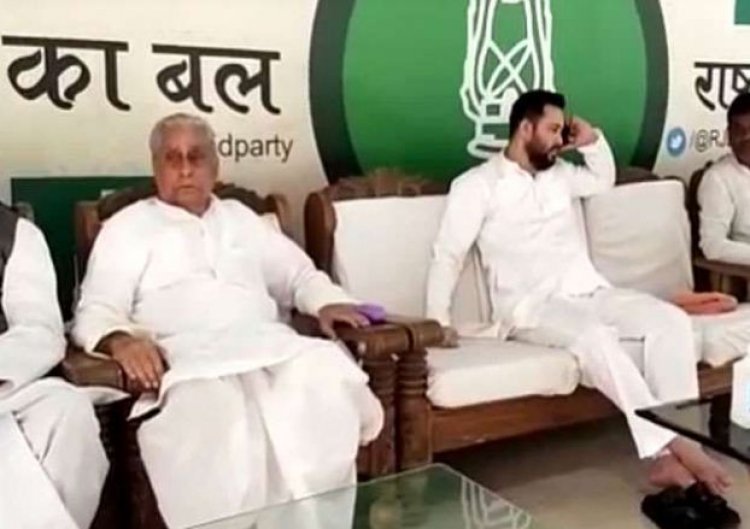 तेजप्रताप यादव ने तेजस्वी के बुलावे को ठुकराया, RJD की मीटिंग छोड़ पहुंचे एलजेपी दफ्तर