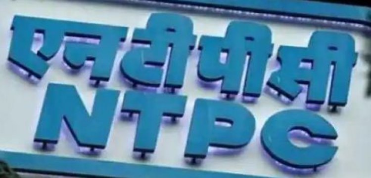 एनटीपीसी में ड्यूटी के दौरान कर्मचारी की मौत, मजदूरों ने कंपनी के गेट पर खड़ी की एंबुलेंस