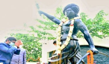 झारखंड स्थापना दिवस पर सीएम हेमंत सोरेन पहुंचे खूंटी, बिरसा मुंडा को किया नमन
