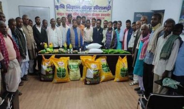 सीतामढ़ी के किसानों को वितरित किए गए दलहन व तेलहन के बीज