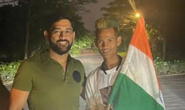 1436 Km पैदल चल रांची पहुंचा महेंद्र सिंह धोनी का यह फैन, माही ने ऐसे जीत लिया दिल