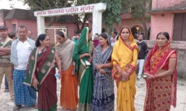 बिहार पंचायत चुनाव: वोटिंग के दौरान मतदाताओं के अकाउंट से रुपये गायब, मुंगेर में बायोमेट्रिक मशीन से ठगी