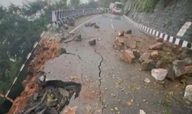 आंध्र प्रदेश: भारी बारिश के कारण तिरुमाला घाट रोड पर दोबारा हुआ भूस्खलन, मार्ग बंद, यातायात प्रभावित