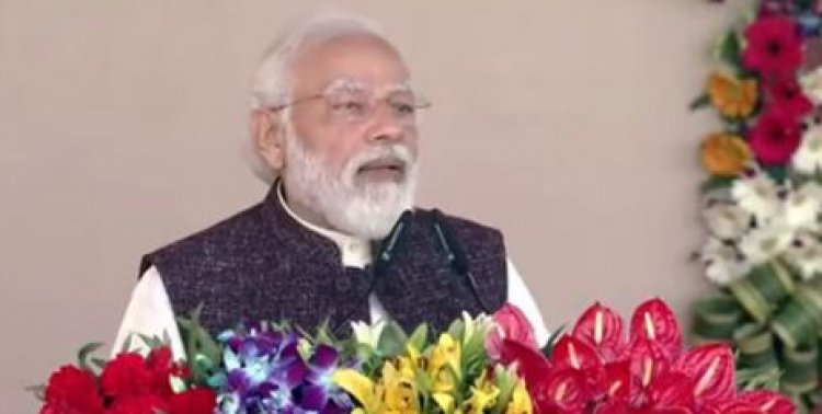 प्रधानमंत्री नरेंद्र मोदी ने अखिलेश यादव पर तंज कसते हुए कहा, 'वो माफिया को संरक्षण देते थे'