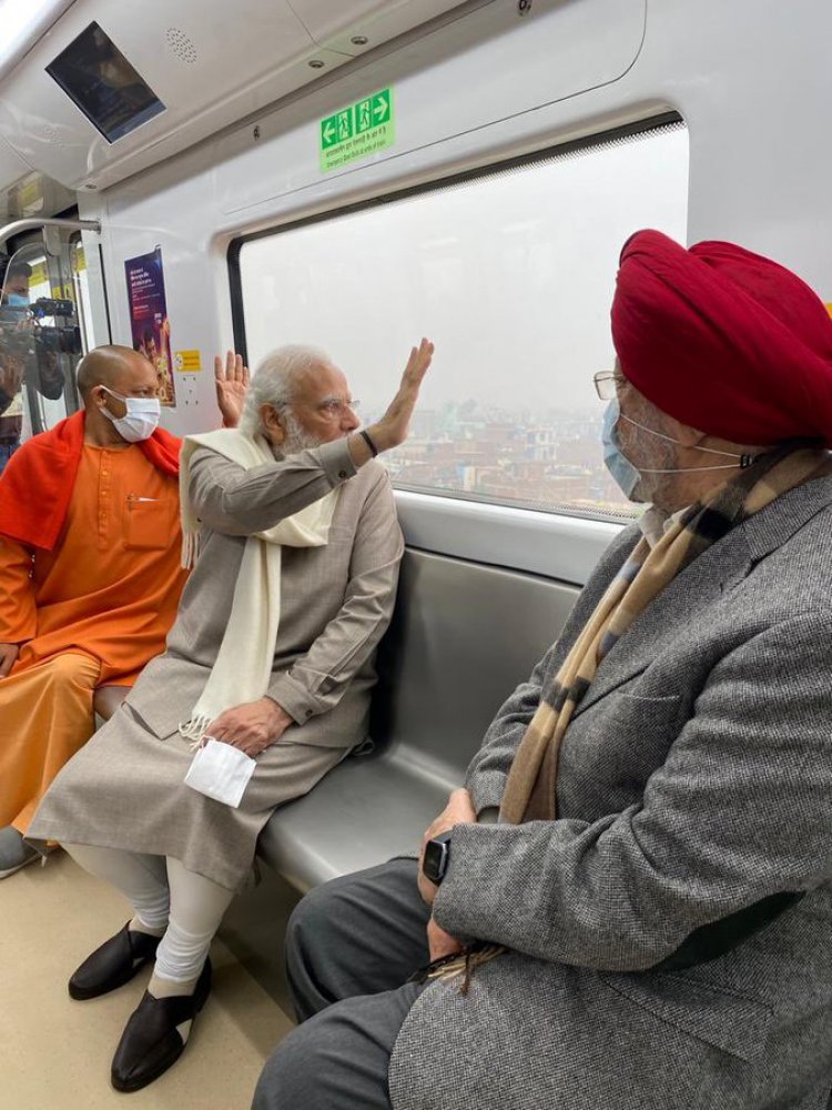 कोरोना पर भारी कैमरा प्रेम