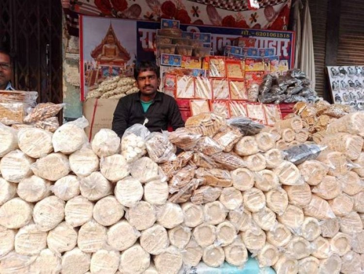 तिलकुट बाजार पर कोरोना की मार, दुकानदार चिंतित