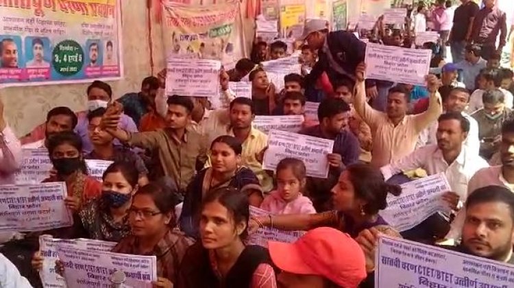 CTET Btet उत्तीर्ण शिक्षक अभ्यर्थियों का धरना आज लगातार दूसरे दिन भी जारी