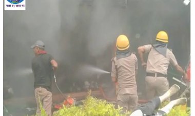 पटना के हथुआ मार्केट में लगी भीषण आग 