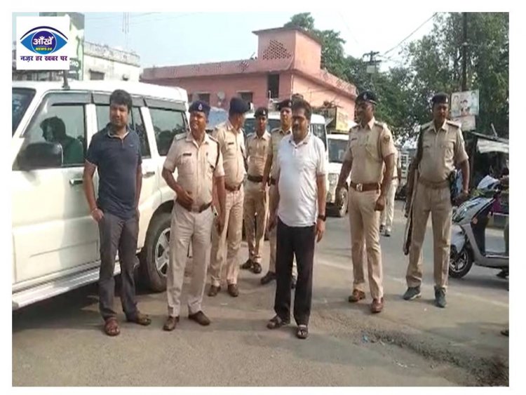 बगहा में पुलिस प्रशासन द्वारा फ्लैगमार्च निकाला जा रहा