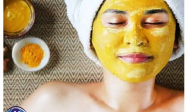 एजिंग को स्लो डाउन करने के लिए लगाएं हल्दी फेस मास्क
