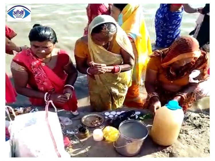 गुरु पूर्णिमा के इस पावन अवसर पर मोकामा लोगो ने आस्था की डुबकी लगाई 