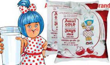 फिर जनता पर महंगाई की मार पड़ी है  अचानक ही दूध की कीमतें  में उबाल! अमूल... 