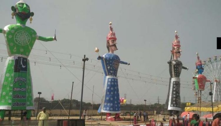  पटना के गांधी मैदान में रावण वध हुआ  ,  मुख्यमंत्री नीतीश  कुमार और डिप्टी सी.एम भी मौजूद थे ...