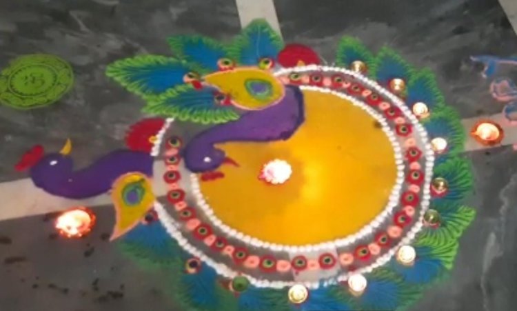 लोहिया नगर माउंट कार्मेल स्कूल में शुक्रवार को रंगोली व घरोंदा प्रतियोगिताओं का आयोजन किया गया।