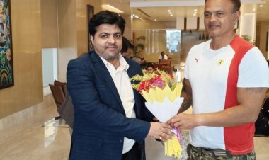 आज होटल लेमन ट्री मेंभारतीय टीम के पूर्व खिलाड़ीदिनेश मोंगिया सेगौरव सर ने औपचारिक मुलाकात कीतथा कईऔर cricket पर चर्चा हुई