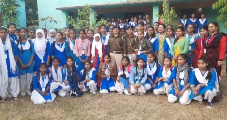 प्लस टू बालिका उच्च विद्यालय परिषद में महिला थाना के द्वारा महिला जागरूकता सेमिनार
