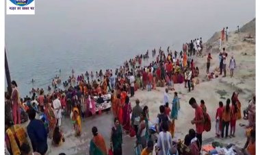 गंगा दशहरा के मौके पर गंगा घाटों पर स्नान करने को लेकर श्रद्धालुओं की लगी भीड़